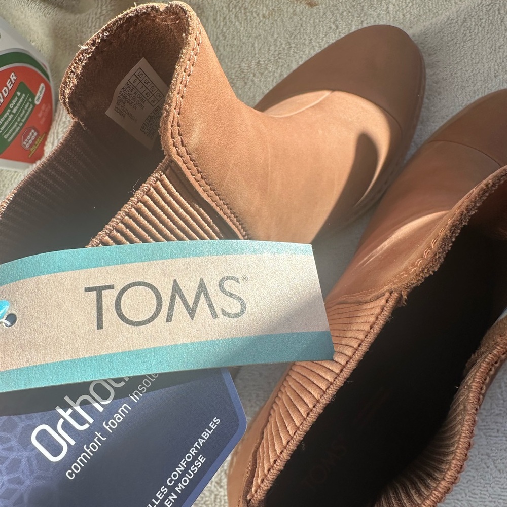 TOMS Textured Brown Boots